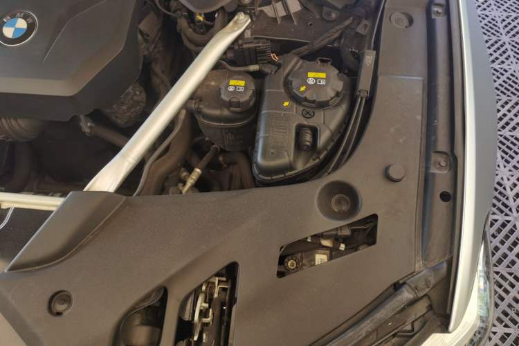 Used BMW 5 Series 2022 Second Facelift 530Li Luxury Version M Sport Package Engine Bay Left