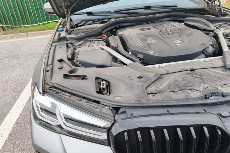 Used BMW 5 Series 2022 Restyled 540i Luxury Edition M Sport Package Engine Bay Right