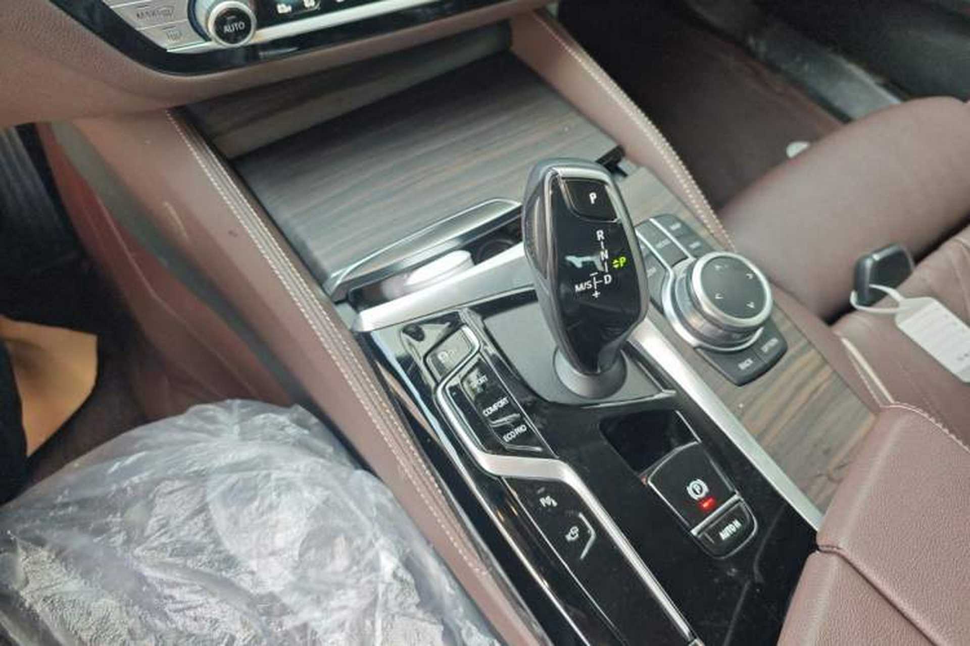 Used BMW 5 Series 2022 Updated 530Li Luxury Edition Premium Package Gear Lever