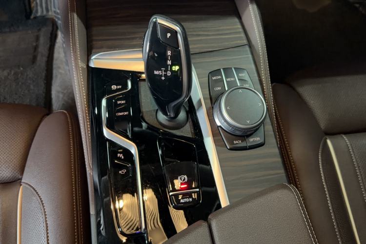 Used BMW 5 Series 2022 Second Facelift 530Li Luxury Edition Premium Package Gear Lever
