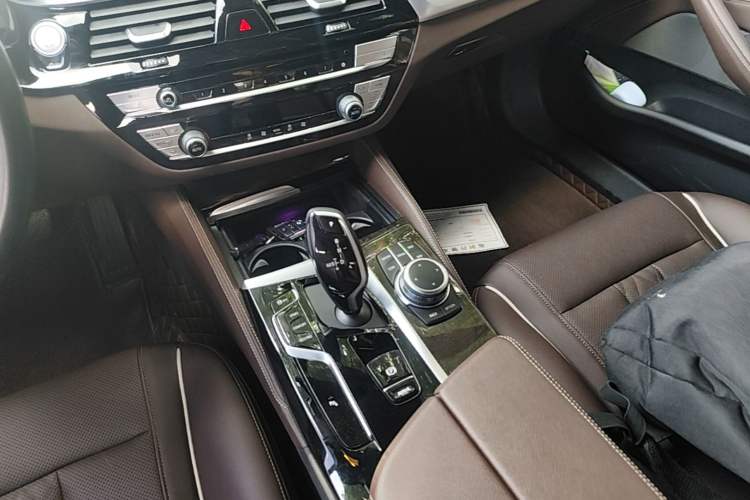 Used BMW 5 Series 2022 Restyled 525Li M Sport Package Gear Lever