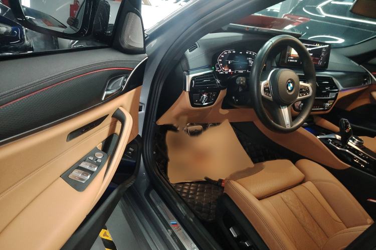 Used BMW 5 Series 2022 Second Facelift 525i M Sport Package Interior 3