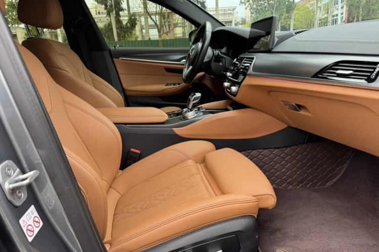 Used BMW 5 Series 2022 Restyled 525i M Sport Package Interior 4