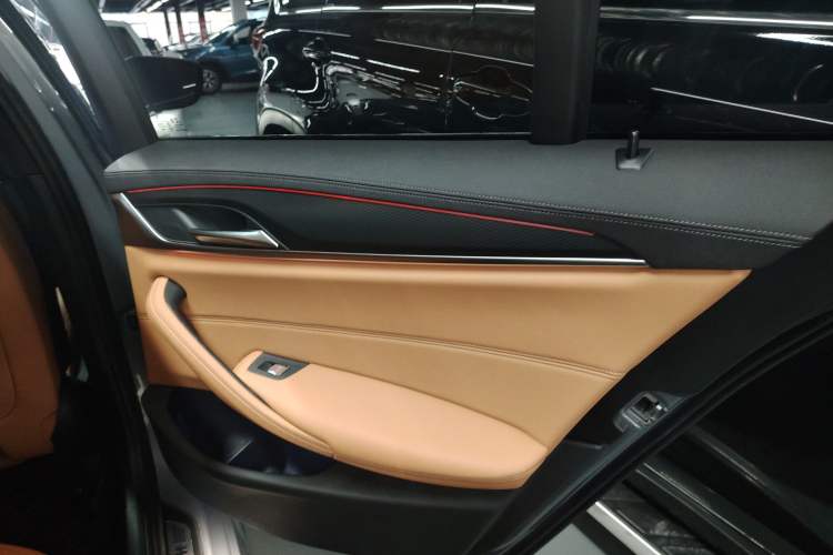 Used BMW 5 Series 2022 Second Facelift 525i M Sport Package Interior 6