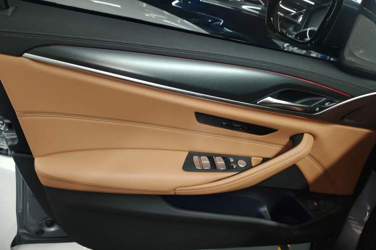 Used BMW 5 Series 2022 Second Facelift 525i M Sport Package Interior 7