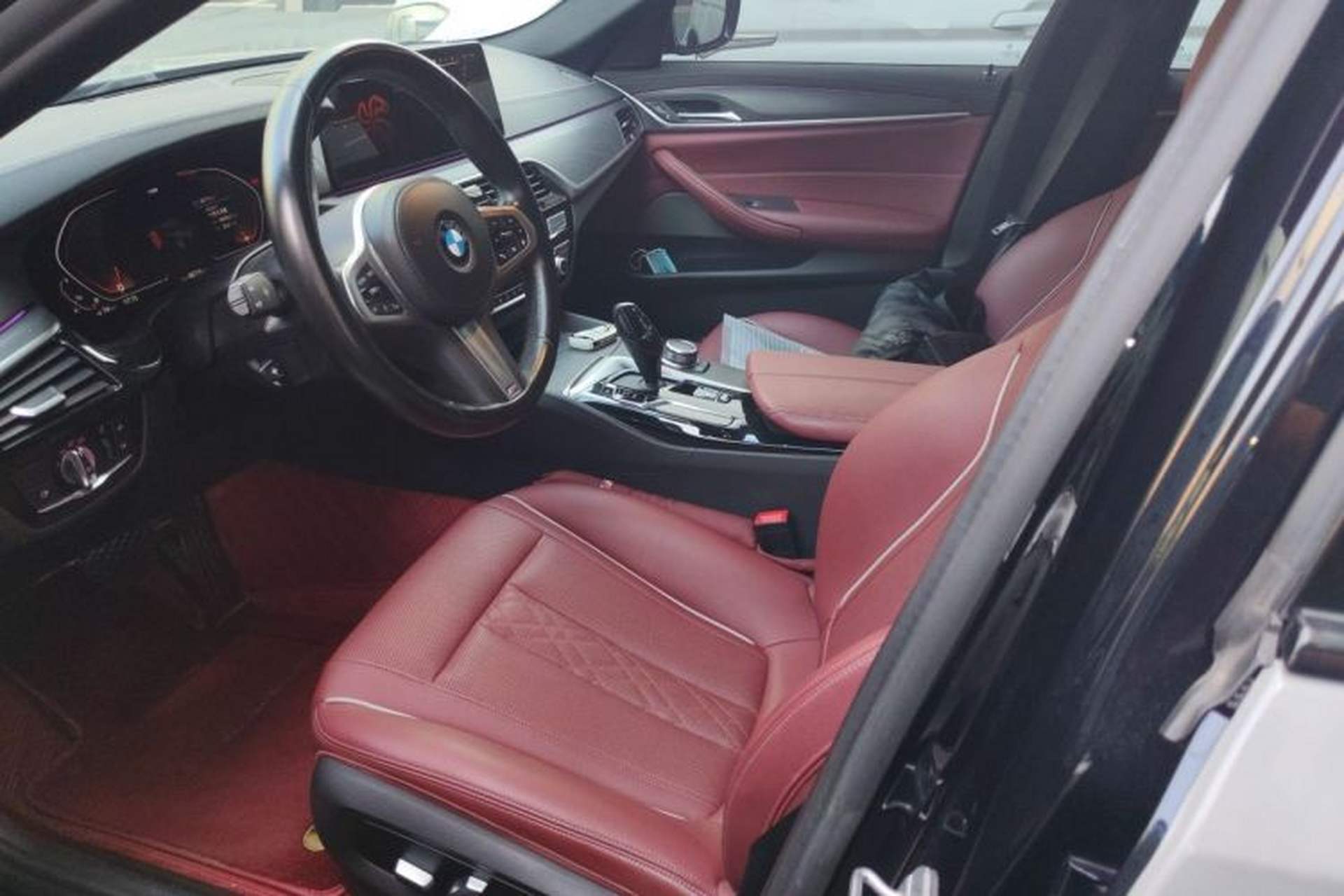 Used BMW 5 Series 2022 Restyled 530Li Leading Edition M Sport Package Left Front Seat