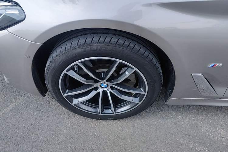 Used BMW 5 Series 2022 Restyled 525Li M Sport Package Left Front Wheel Hub