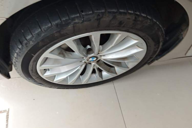 Used BMW 5 Series 2022 Second Facelift 525Li Luxury Package Left Front Wheel Hub