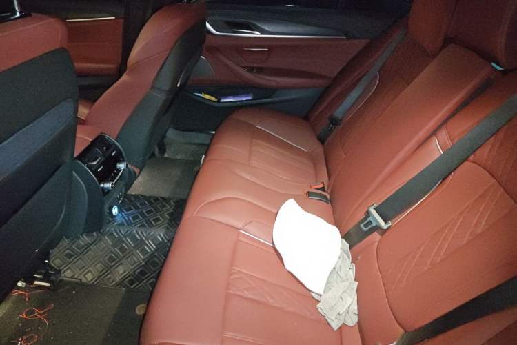Used BMW 5 Series 2022 Second Facelift 530Li Luxury Version M Sport Package Left Rear Seat