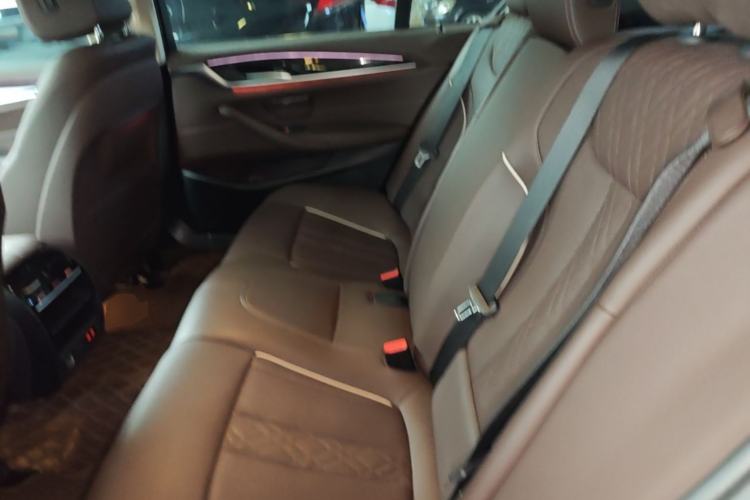 Used BMW 5 Series 2022 Second Facelift 525Li Luxury Package Left Rear Seat