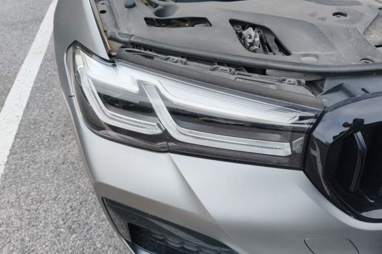 Used BMW 5 Series 2022 Restyled 540i Luxury Edition M Sport Package Right Front Headlight