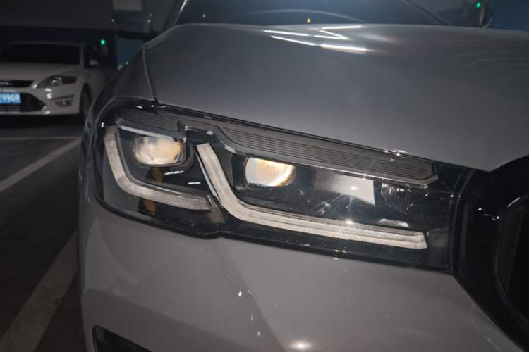 Used BMW 5 Series 2022 Second Facelift 530Li Leading Edition M Sport Package Right Front Headlight