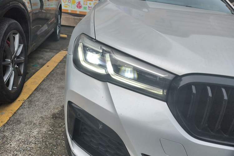 Used BMW 5 Series 2022 Second Facelift 530Li Luxury Version M Sport Package Right Front Headlight