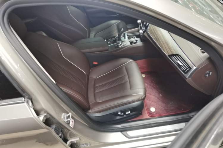 Used BMW 5 Series 2022 Updated 530Li Leading Edition Luxury Package Right Front Seat