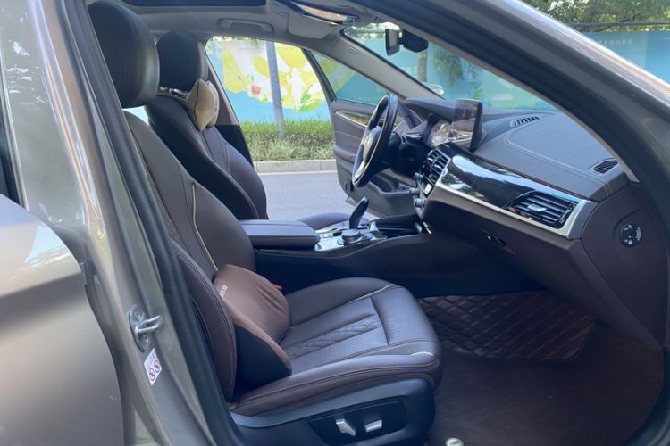 Used BMW 5 Series 2022 Second Facelift 525Li Luxury Package Right Front Seat