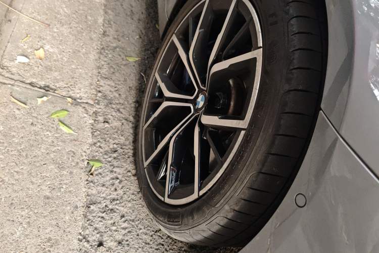 Used BMW 5 Series 2022 Second Facelift 530i M Sport Package Right Front Wheel Hub
