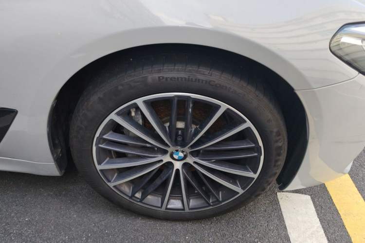 Used BMW 5 Series 2022 Restyled 530Li Leading Edition M Sport Package Right Front Wheel Hub