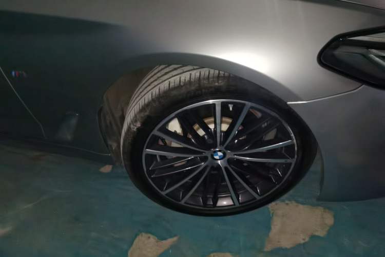 Used BMW 5 Series 2022 Restyled 530Li Leading Edition M Sport Package Right Front Wheel Hub
