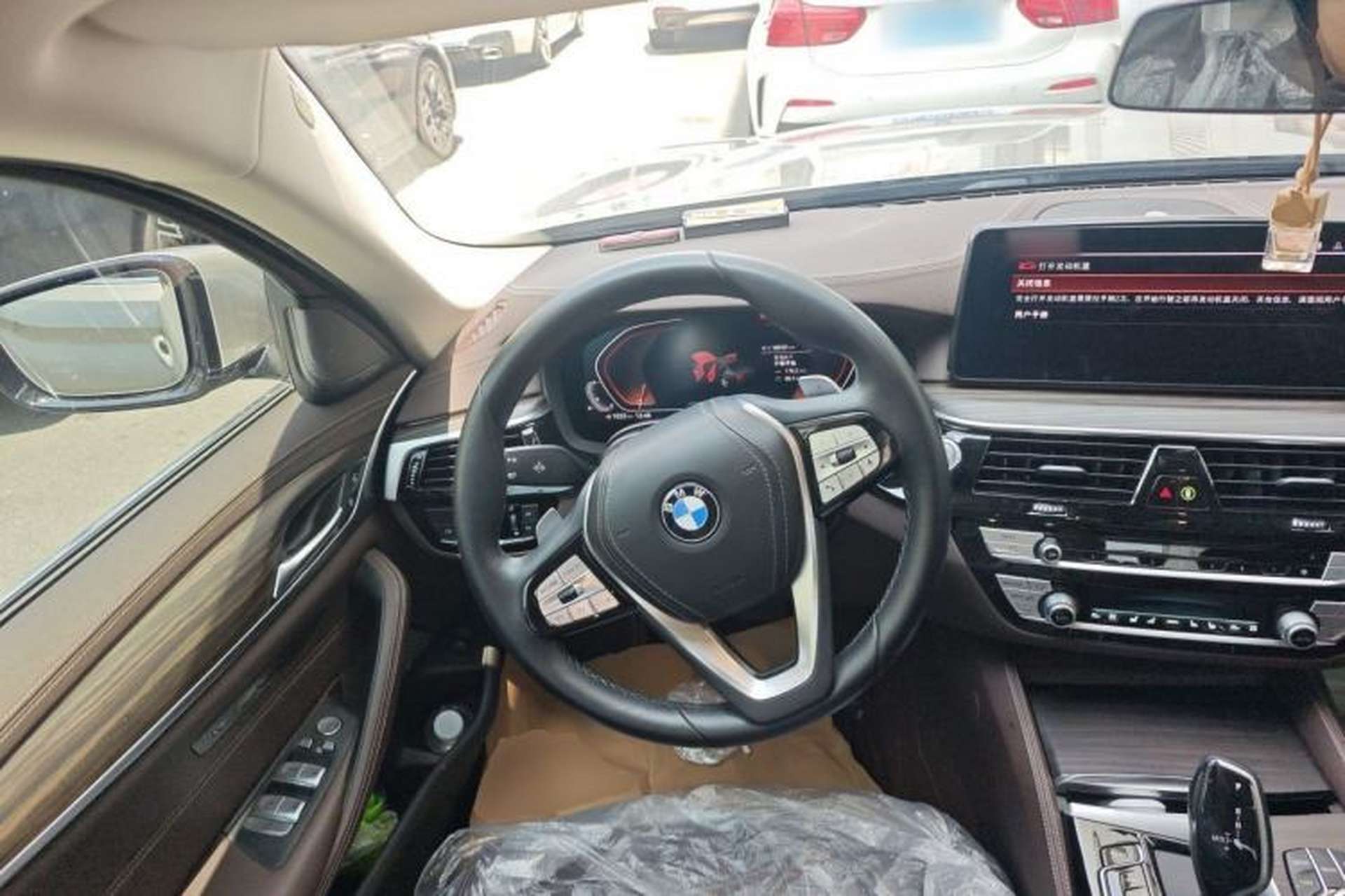 Used BMW 5 Series 2022 Updated 530Li Luxury Edition Premium Package Steering Wheel