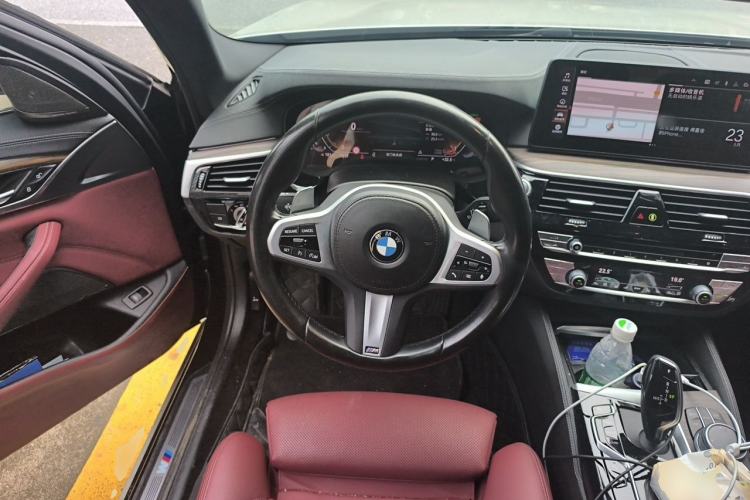 Used BMW 5 Series 2022 Second Facelift 530Li Luxury Version M Sport Package Steering Wheel