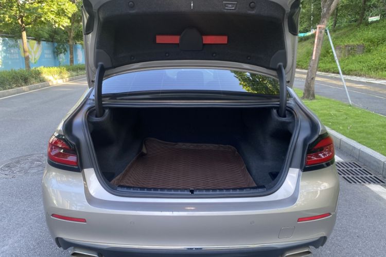 Used BMW 5 Series 2022 Second Facelift 525Li Luxury Package Trunk