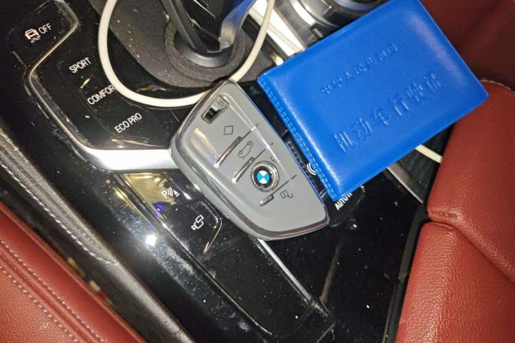 Used BMW 5 Series 2022 Second Facelift 530Li Luxury Version M Sport Package Vehicle Key