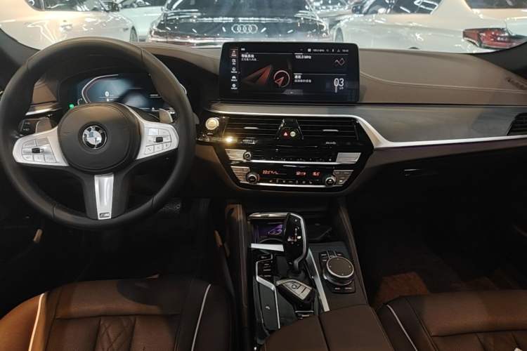 Used BMW 5 Series 2022 Second Facelift 530Li Leading Edition M Sport Package Audio And AC Panel