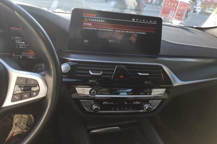 Used BMW 5 Series 2022 Second Facelift 525i M Sport Package Audio And AC Panel