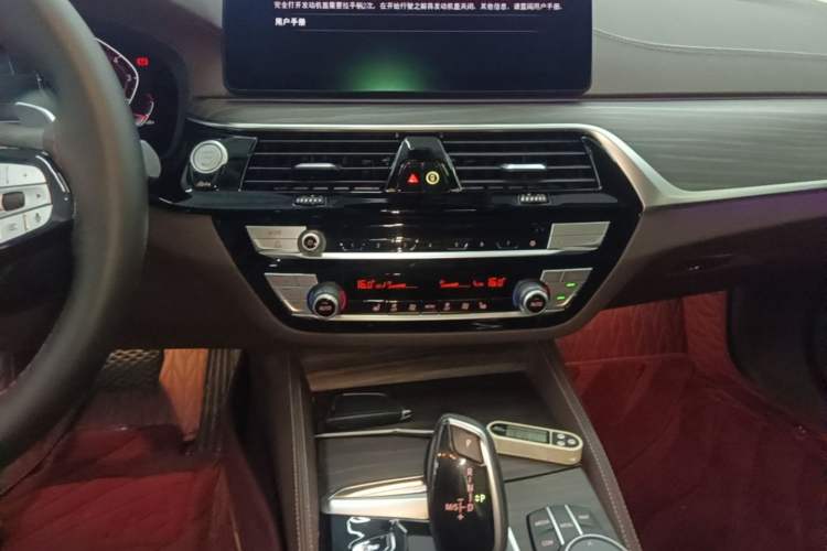 Used BMW 5 Series 2022 Updated 530Li Leading Edition Luxury Package Audio And AC Panel