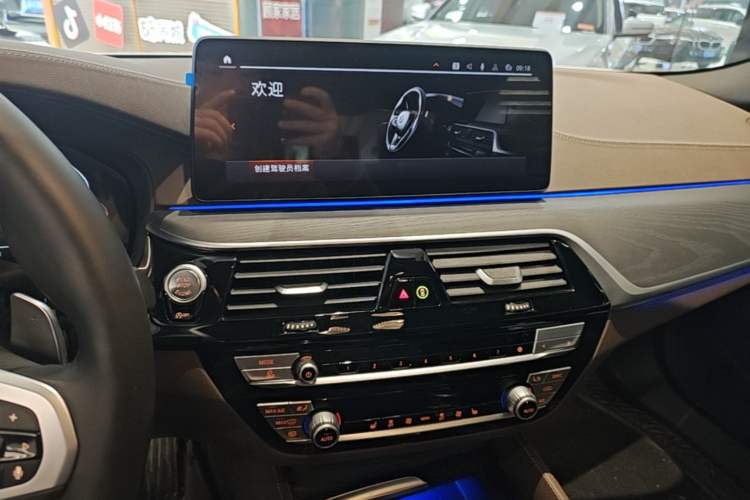 Used BMW 5 Series 2022 Restyled 530Li Leading Edition M Sport Package Audio And AC Panel