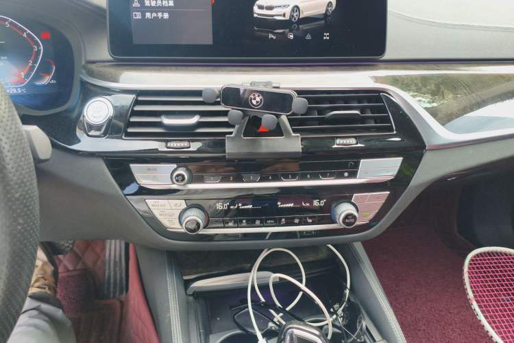 Used BMW 5 Series 2022 Restyled 525Li Luxury Package Audio And AC Panel