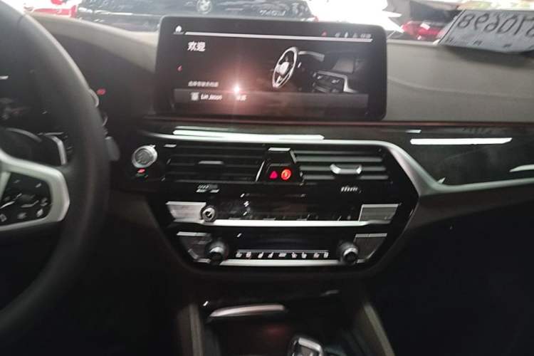 Used BMW 5 Series 2022 Second Facelift 530Li Luxury Version M Sport Package Audio And AC Panel