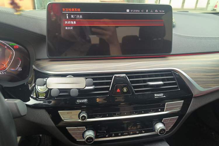 Used BMW 5 Series 2022 Restyled 530Li Leading Edition M Sport Package Audio And AC Panel