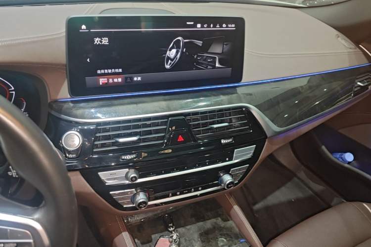 Used BMW 5 Series 2022 Second Facelift 525Li M Sport Package Audio And AC Panel