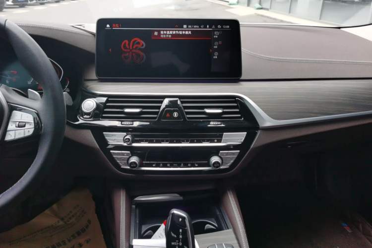 Used BMW 5 Series 2022 Updated 530Li Leading Edition Luxury Package Audio And AC Panel