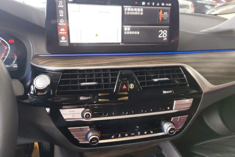 Used BMW 5 Series 2022 Second Facelift 530Li Leading Edition Luxury Package Audio And AC Panel