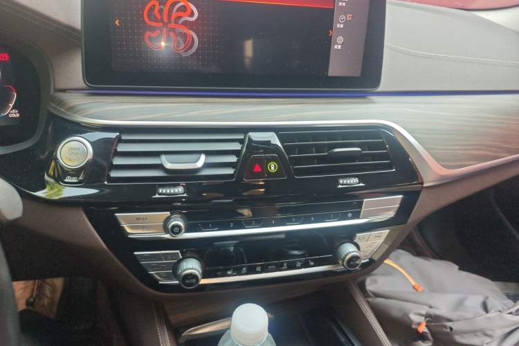Used BMW 5 Series 2022 Second Facelift 530Li Leading Edition Luxury Package Audio And AC Panel