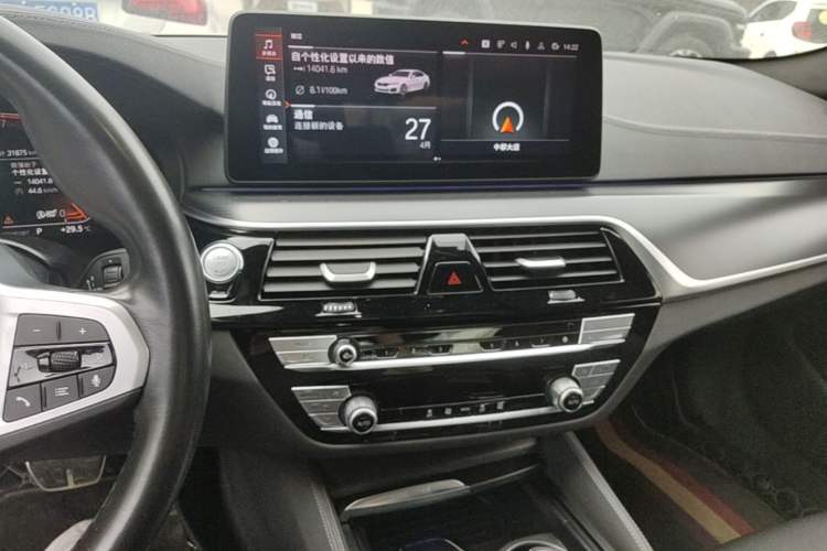 Used BMW 5 Series 2022 Second Facelift 525i M Sport Package Audio And AC Panel