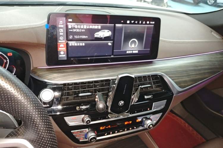 Used BMW 5 Series 2022 Restyled 530Li Leading Edition M Sport Package Audio And AC Panel