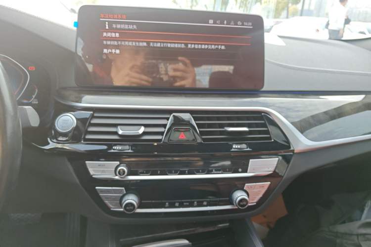 Used BMW 5 Series 2022 Restyled 525Li M Sport Package Audio And AC Panel