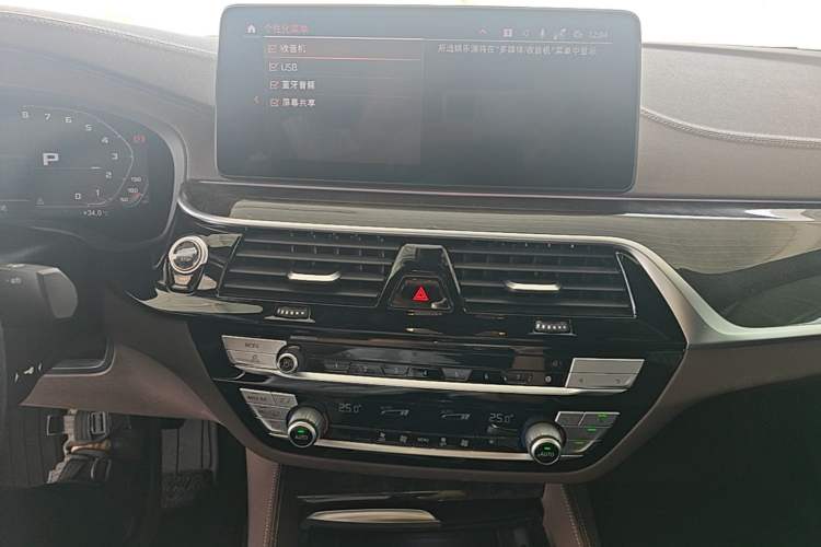Used BMW 5 Series 2022 Restyled 525Li M Sport Package Audio And AC Panel