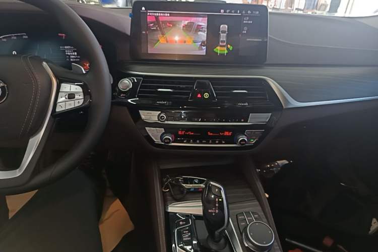 Used BMW 5 Series 2022 Updated 530Li Leading Edition Luxury Package Audio And AC Panel