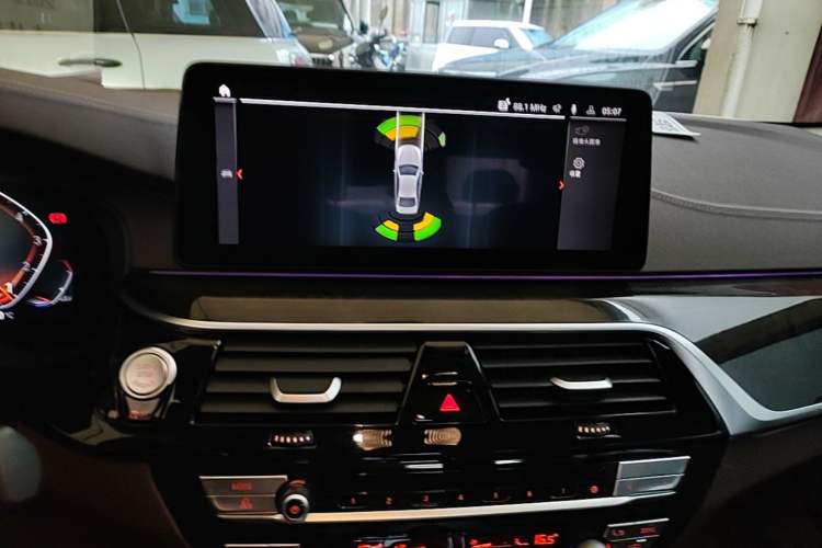 Used BMW 5 Series 2022 Restyled 525Li Luxury Package Audio And AC Panel