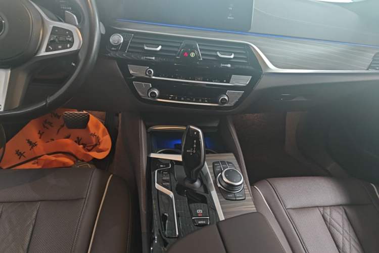 Used BMW 5 Series 2022 Restyled 530Li Leading Edition M Sport Package Audio And AC Panel
