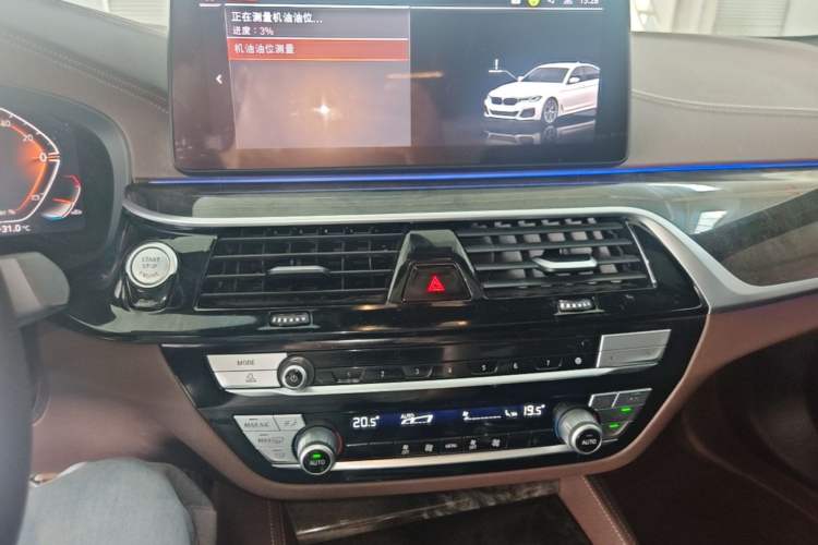 Used BMW 5 Series 2022 Second Facelift 525Li M Sport Package Audio And AC Panel