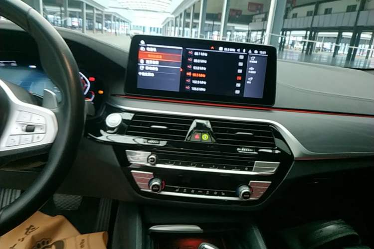 Used BMW 5 Series 2022 530Li Leading Model M Sport Package Audio And AC Panel