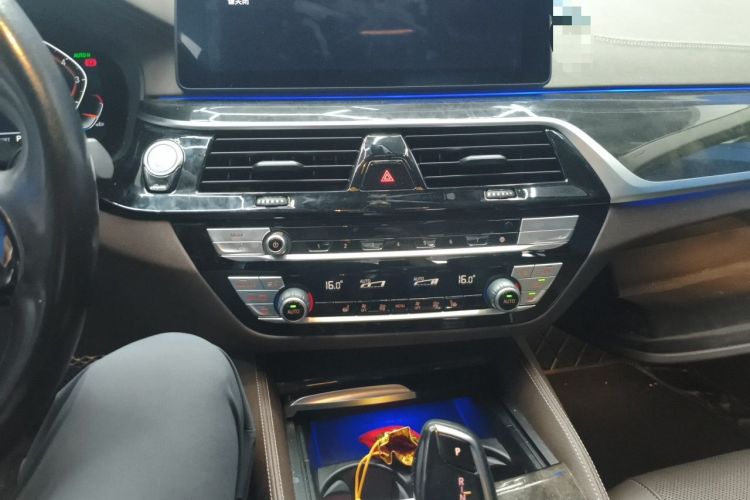 Used BMW 5 Series 2022 Restyled 525Li Luxury Package Audio And AC Panel