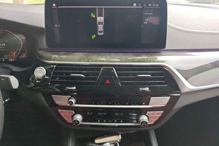 Used BMW 5 Series 2022 Restyled 525Li M Sport Package Audio And AC Panel
