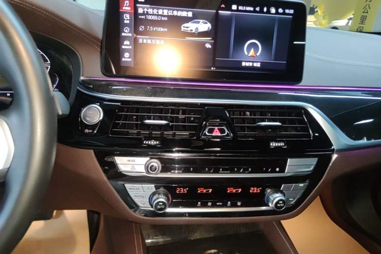 Used BMW 5 Series 2022 Second Facelift 525Li M Sport Package Audio And AC Panel