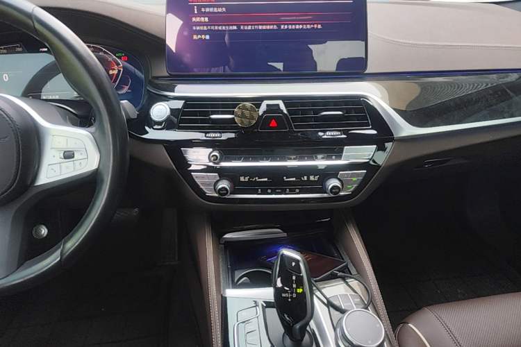 Used BMW 5 Series 2022 Second Facelift 525Li M Sport Package Audio And AC Panel